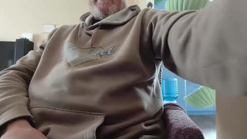 Snapshot of rarvet chatting on 10.26.25 rarvet online show from 10.26.25