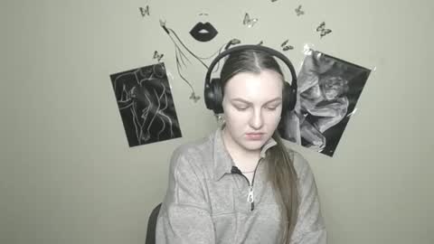 Snapshot of raspberry0101 chatting on 01.18.25 raspberry0101 online show from 01.18.25