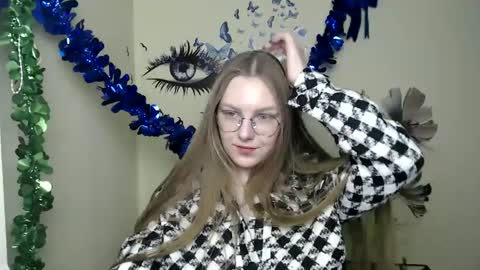 Snapshot of raspberry0101 chatting on 02.07.25 raspberry0101 online show from 02.07.25