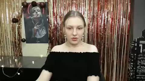 Snapshot of raspberry0101 chatting on 02.11.25 raspberry0101 online show from 02.11.25