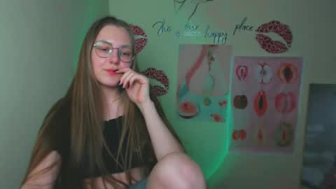 Snapshot of raspberry0101 chatting on 02.14.25 raspberry0101 online show from 02.14.25