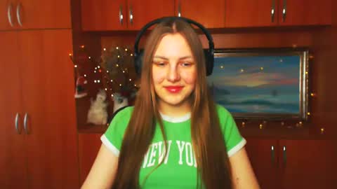 Snapshot of raspberry0101 chatting on 03.04.25 raspberry0101 online show from 03.04.25