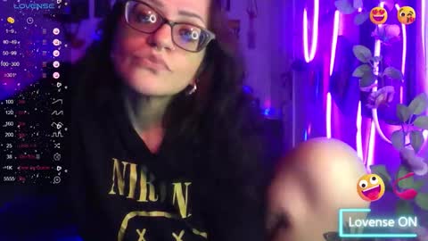 Snapshot of ravenandsin chatting on 09.08.25 Raven online show from 09.08.25