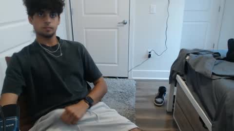 Snapshot of raymondg8596 chatting on 09.18.25 raymondg8596 online show from 09.18.25