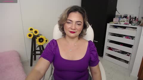Snapshot of rebeca_milf chatting on 12.02.24 REBECA online show from 12.02.24