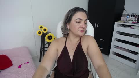 Snapshot of rebeca_milf chatting on 12.05.24 REBECA online show from 12.05.24