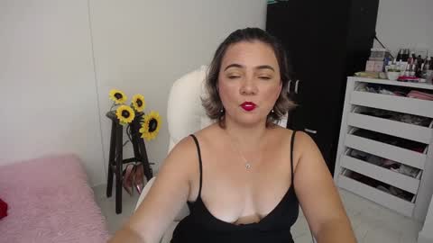 Snapshot of rebeca_milf chatting on 12.06.24 REBECA online show from 12.06.24