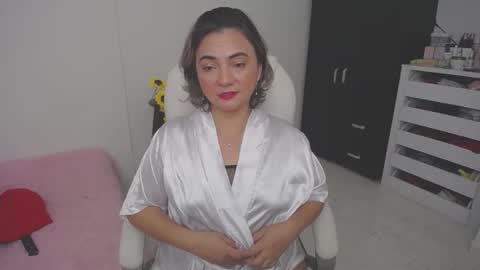 Snapshot of rebeca_milf chatting on 12.12.24 REBECA online show from 12.12.24