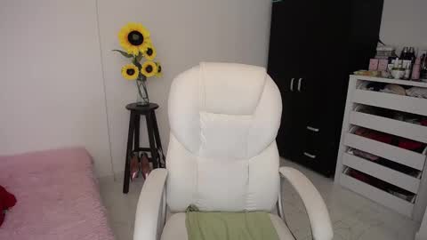 Snapshot of rebeca_milf chatting on 12.14.24 REBECA online show from 12.14.24