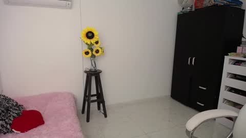 Snapshot of rebeca_milf chatting on 12.18.24 REBECA online show from 12.18.24