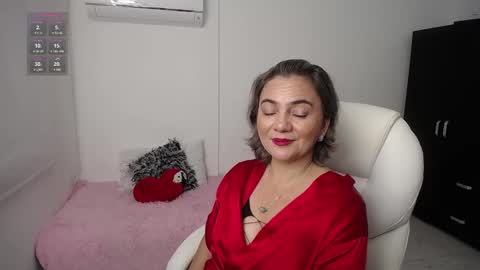Snapshot of rebeca_milf chatting on 12.27.24 REBECA online show from 12.27.24