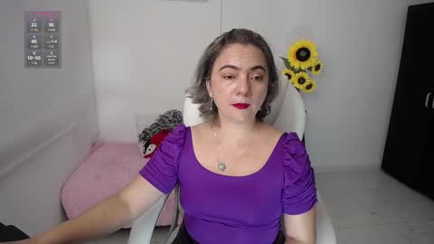 Snapshot of rebeca_milf chatting on 12.28.24 REBECA online show from 12.28.24