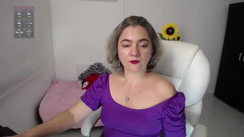 Snapshot of rebeca_milf chatting on 12.28.24 REBECA online show from 12.28.24
