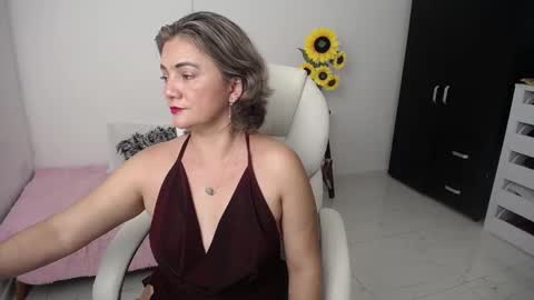 Snapshot of rebeca_milf chatting on 01.01.25 REBECA online show from 01.01.25