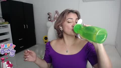 Snapshot of rebeca_milf chatting on 01.17.25 REBECA online show from 01.17.25