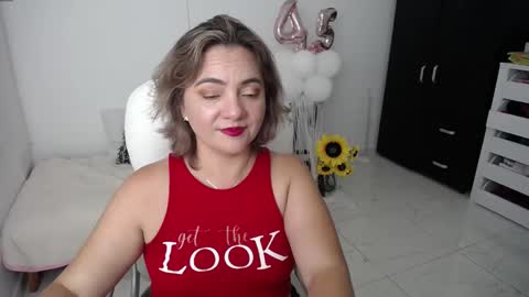 Snapshot of rebeca_milf chatting on 01.27.25 REBECA online show from 01.27.25