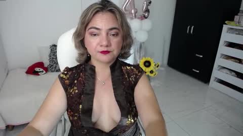 Snapshot of rebeca_milf chatting on 02.01.25 REBECA online show from 02.01.25