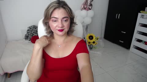 Snapshot of rebeca_milf chatting on 02.02.25 REBECA online show from 02.02.25