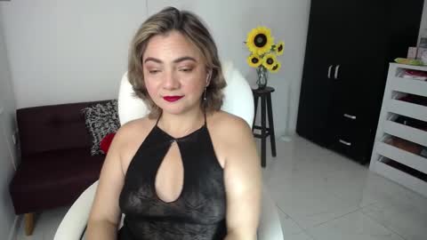 Snapshot of rebeca_milf chatting on 02.09.25 REBECA online show from 02.09.25