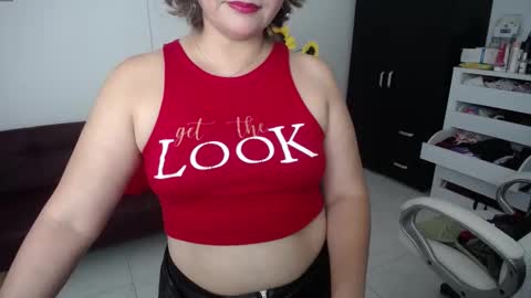 Snapshot of rebeca_milf chatting on 02.23.25 REBECA online show from 02.23.25