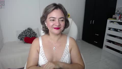 Snapshot of rebeca_milf chatting on 03.05.25 REBECA online show from 03.05.25