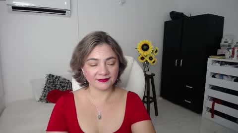 Snapshot of rebeca_milf chatting on 03.06.25 REBECA online show from 03.06.25