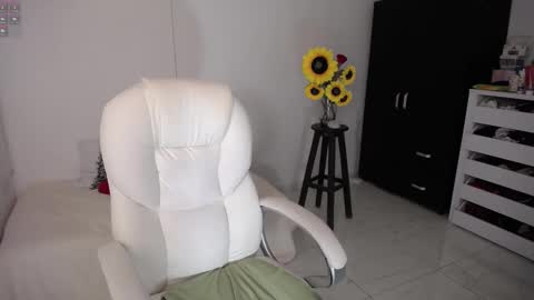 Snapshot of rebeca_milf chatting on 03.09.25 REBECA online show from 03.09.25