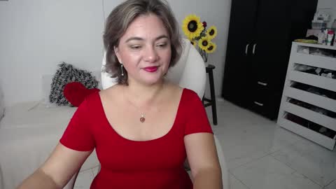 Snapshot of rebeca_milf chatting on 03.11.25 REBECA online show from 03.11.25