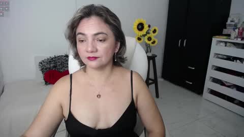 Snapshot of rebeca_milf chatting on 03.12.25 REBECA online show from 03.12.25