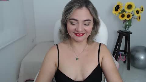 Snapshot of rebeca_milf chatting on 09.12.25 REBECA online show from 09.12.25