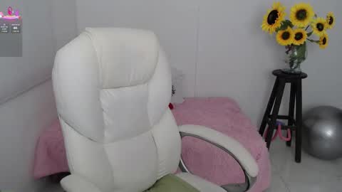 Snapshot of rebeca_milf chatting on 09.16.25 REBECA online show from 09.16.25