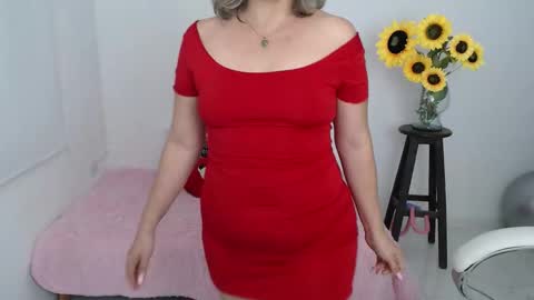 Snapshot of rebeca_milf chatting on 09.24.25 REBECA online show from 09.24.25