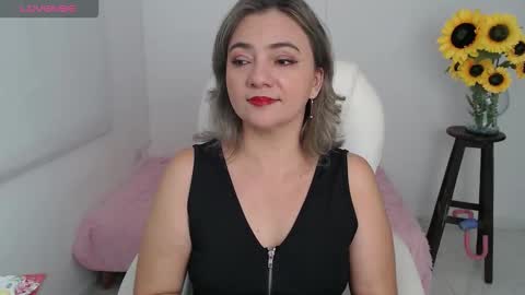 Snapshot of rebeca_milf chatting on 09.29.25 REBECA online show from 09.29.25