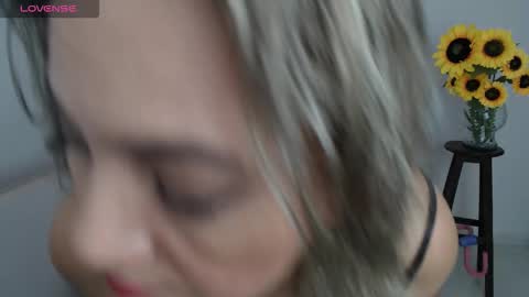 Snapshot of rebeca_milf chatting on 09.30.25 REBECA online show from 09.30.25