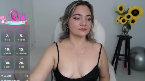 Snapshot of rebeca_milf chatting on 10.12.25 REBECA online show from 10.12.25