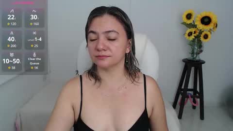 Snapshot of rebeca_milf chatting on 10.19.25 REBECA online show from 10.19.25