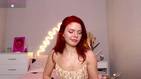 Snapshot of red__candy chatting on 12.07.24 red__candy online show from 12.07.24