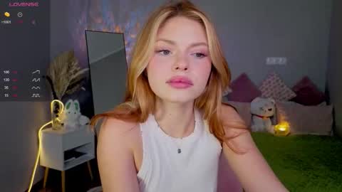 Snapshot of red__candy chatting on 09.14.25 red__candy online show from 09.14.25