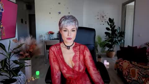 Snapshot of redhotline chatting on 10.26.25 Alex online show from 10.26.25