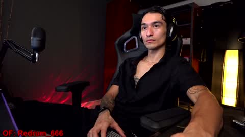 Snapshot of redrum_696 chatting on 12.21.24 Red online show from 12.21.24