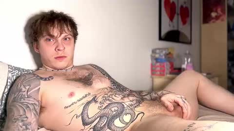 Snapshot of redrumbackwards chatting on 02.21.25 redrum online show from 02.21.25