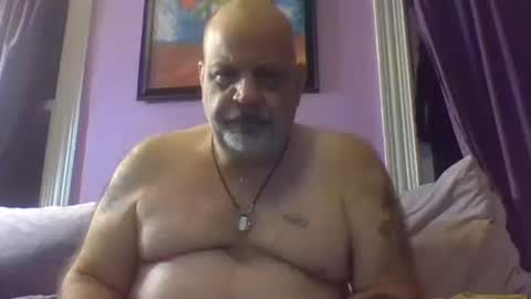 Snapshot of reggieroux chatting on 10.12.25 reggie online show from 10.12.25