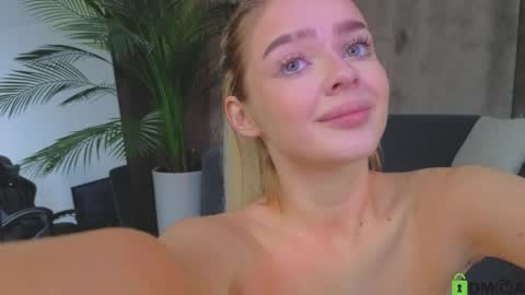 Snapshot of relax_time_ chatting on 10.01.25 Anna online show from 10.01.25