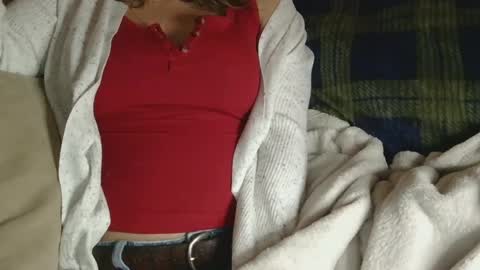 Snapshot of remote_couch chatting on 10.09.25 remote_couch online show from 10.09.25