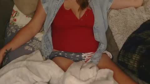 Snapshot of remote_couch chatting on 10.20.25 remote_couch online show from 10.20.25