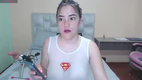 Snapshot of renathacohen chatting on 09.15.25 sofia online show from 09.15.25