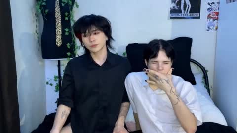 Snapshot of rennuts chatting on 02.11.25 rennuts online show from 02.11.25