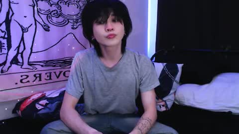 Snapshot of rennuts chatting on 02.26.25 rennuts online show from 02.26.25