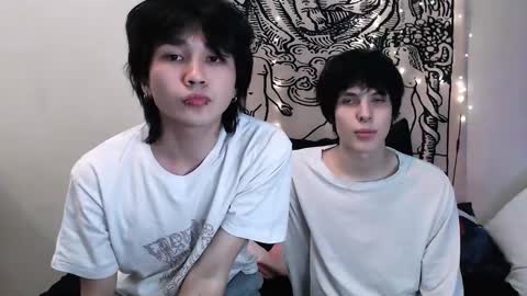 Snapshot of rennuts chatting on 03.10.25 rennuts online show from 03.10.25