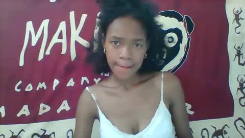 Snapshot of reyhanrise chatting on 11.17.25 ReyhanRise online show from 11.17.25